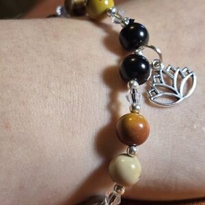 Chic CAPICORN CHAKRA Beaded Bracelet with Lotus Charm